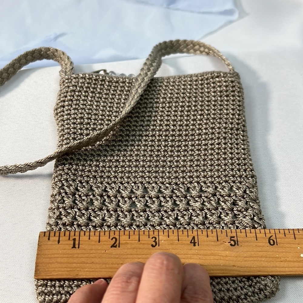 Chateau crochet crossbody purse taupe with green lining zip closure - Picture 6 of 8
